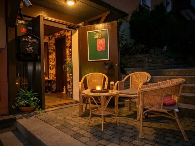 Eingang mit Terrasse